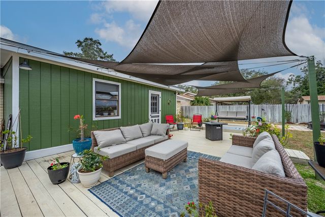 1202 S Paisano St, Rockport, TX 78382