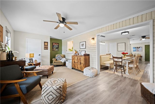 1202 S Paisano St, Rockport, TX 78382