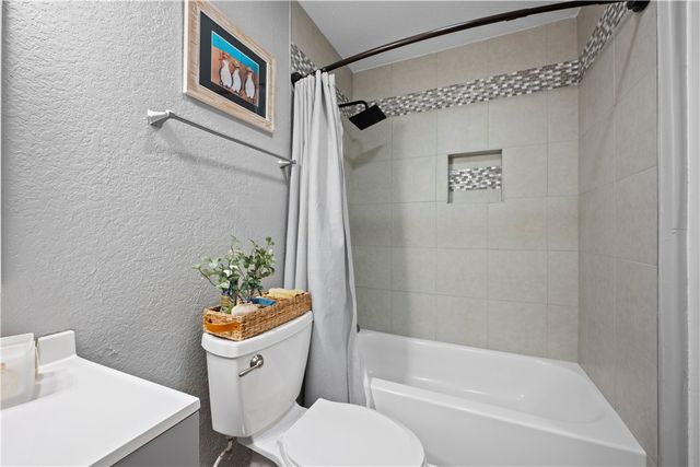1202 S Paisano St, Rockport, TX 78382