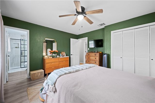 1202 S Paisano St, Rockport, TX 78382