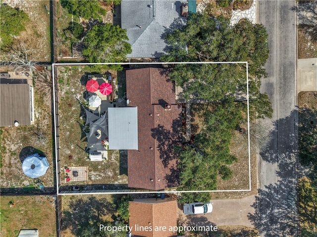 1202 S Paisano St, Rockport, TX 78382