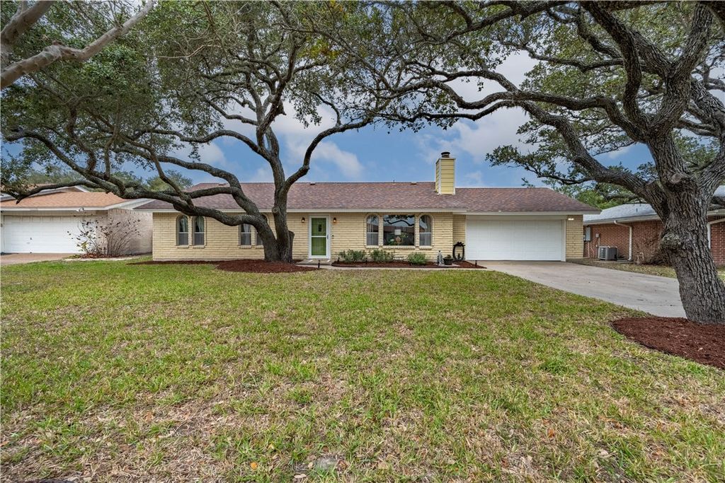 1202 S Paisano St, Rockport, TX 78382
