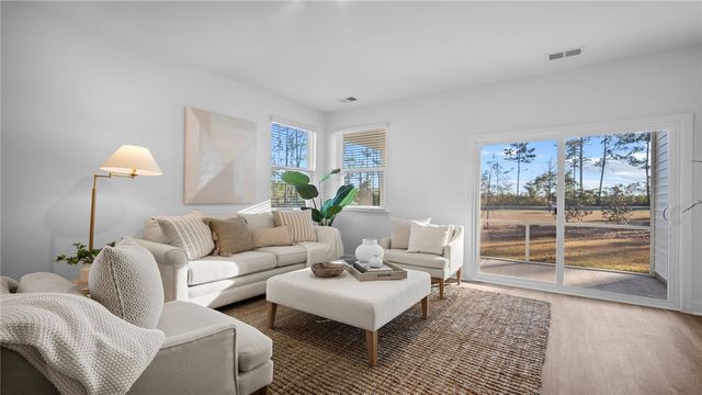 1029 Lakes Blvd, Brunswick, GA 31525