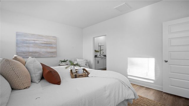 1029 Lakes Blvd, Brunswick, GA 31525