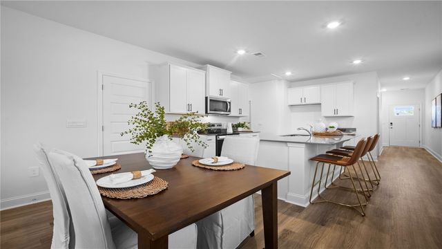 1029 Lakes Blvd, Brunswick, GA 31525