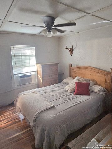 208 Jeff, Pleasanton, TX 78064