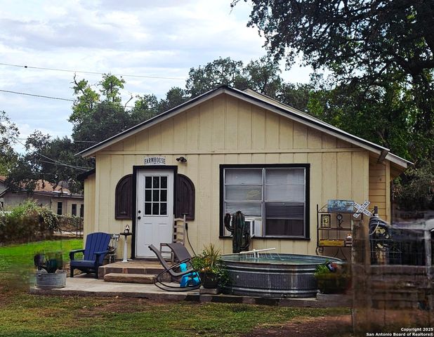 208 Jeff, Pleasanton, TX 78064