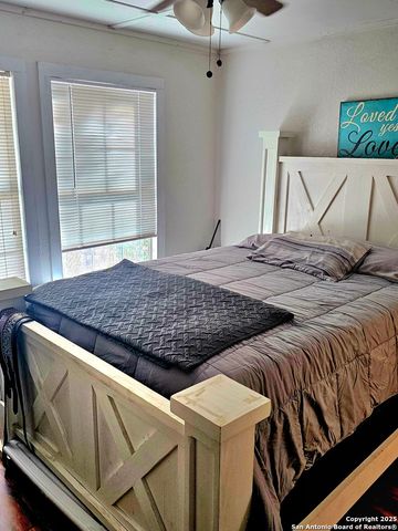 208 Jeff, Pleasanton, TX 78064