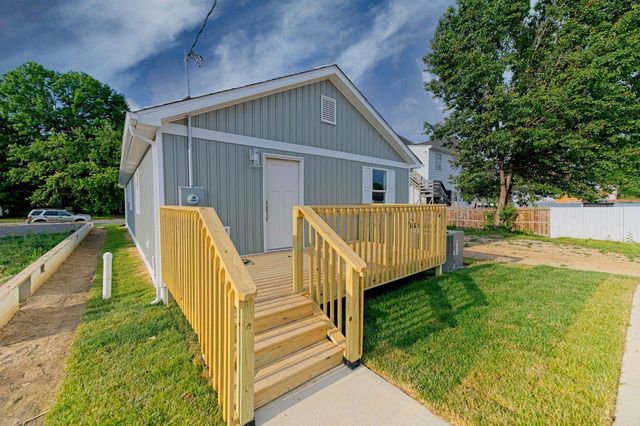 414 8th Avenue, Huntington, WV 25701