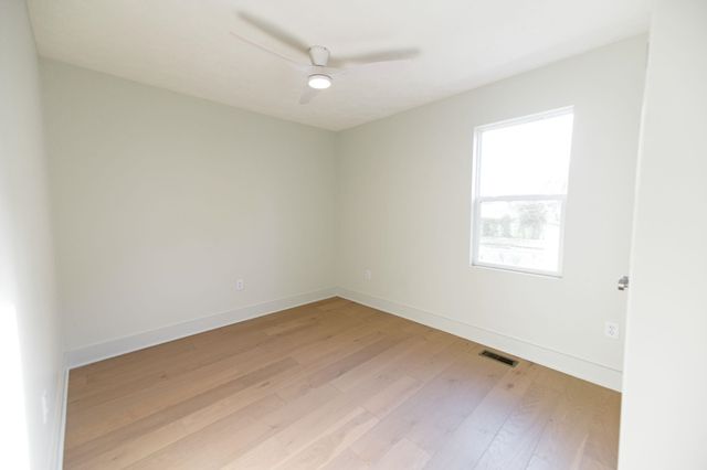 414 8th Avenue, Huntington, WV 25701