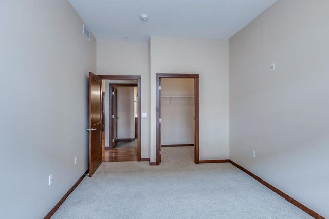 270 4th Street E 504, Saint Paul, MN 55101