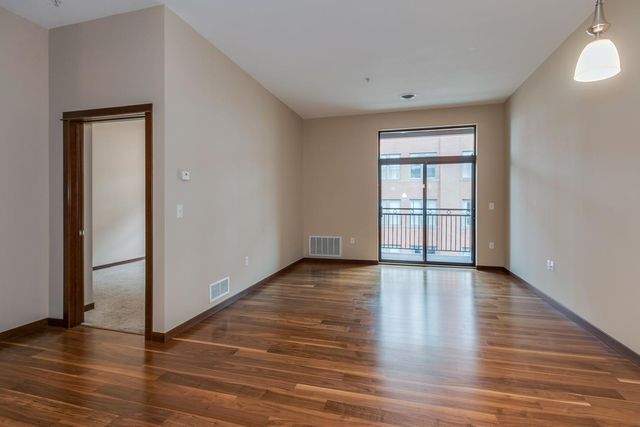 270 4th Street E 504, Saint Paul, MN 55101
