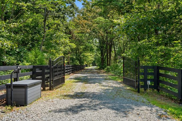 8012 Rose Ridge Pvt Lane, Fairview, TN 37062