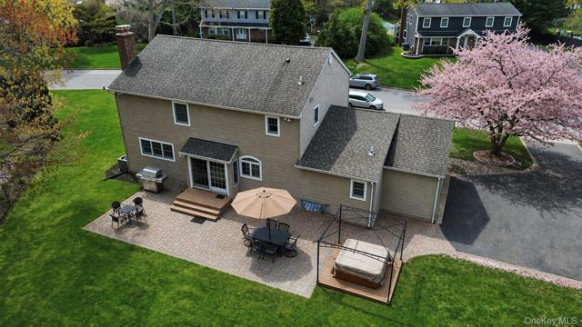 7 Midfield Street, Stony Brook, NY 11790