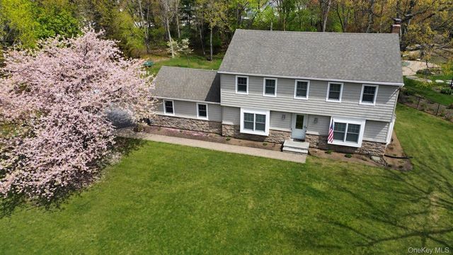 7 Midfield Street, Stony Brook, NY 11790
