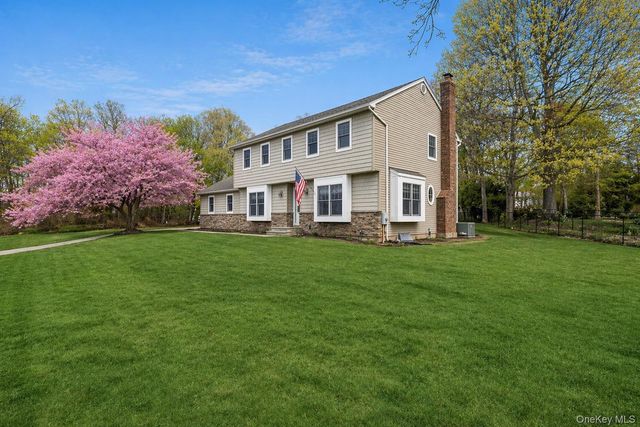 7 Midfield Street, Stony Brook, NY 11790