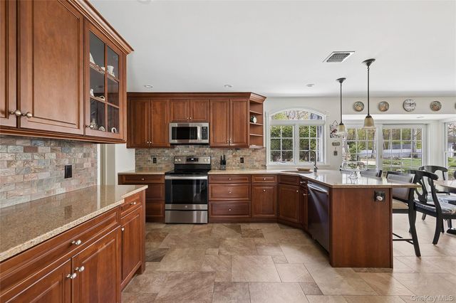 7 Midfield Street, Stony Brook, NY 11790