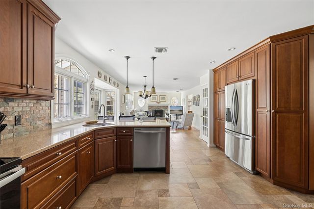 7 Midfield Street, Stony Brook, NY 11790
