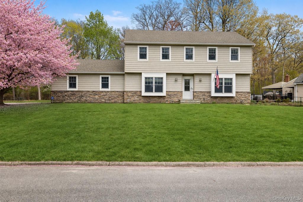 7 Midfield Street, Stony Brook, NY 11790