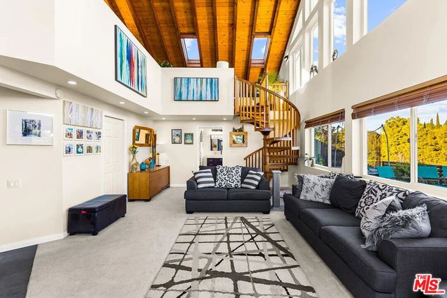 7130 Gateshead Way, Los Angeles, CA 91307