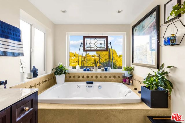 7130 Gateshead Way, Los Angeles, CA 91307