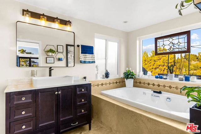 7130 Gateshead Way, Los Angeles, CA 91307