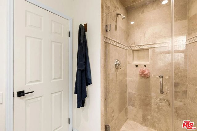 7130 Gateshead Way, Los Angeles, CA 91307