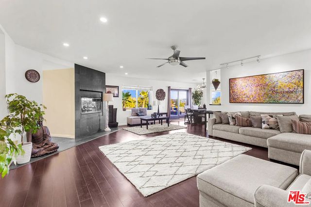 7130 Gateshead Way, Los Angeles, CA 91307