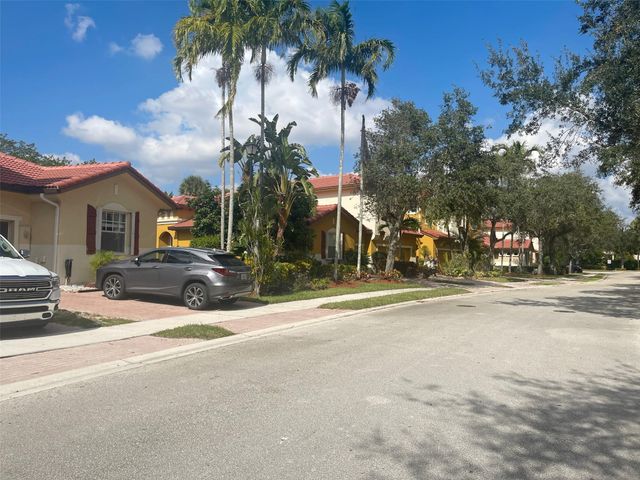 5748 NW 119th Ter, Coral Springs, FL 33076