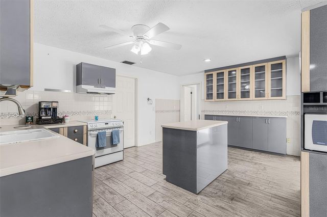 1320 SE 26TH TERRACE, Cape Coral, FL 33904