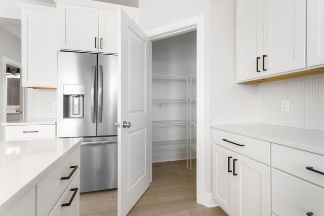 2735 Reagan Avenue, Holland Twp, MI 49464