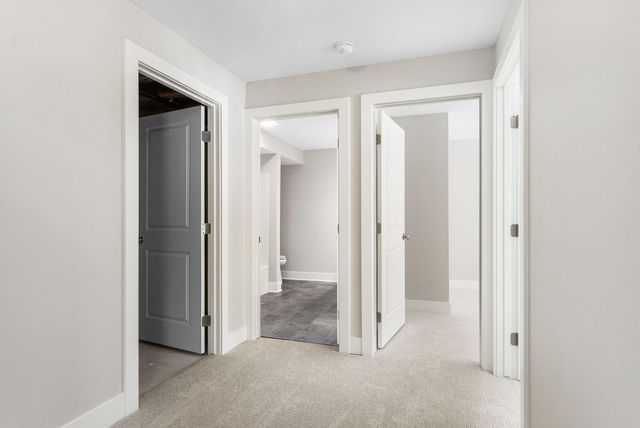 2735 Reagan Avenue, Holland Twp, MI 49464