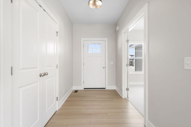 2735 Reagan Avenue, Holland Twp, MI 49464