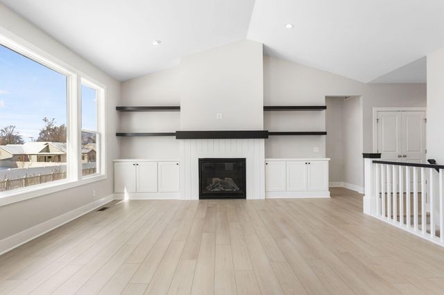 2735 Reagan Avenue, Holland Twp, MI 49464