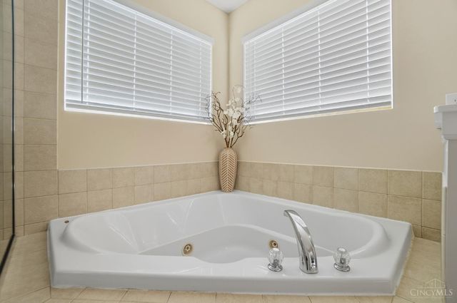 6082 Spring Lake Drive, Fairfield Twp, OH 45011