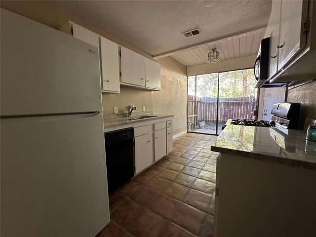 13 Lakeway, Conroe, TX 77304