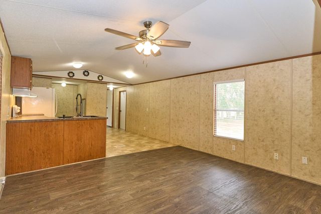 1003 Nunez Street, Beasley, TX 77417