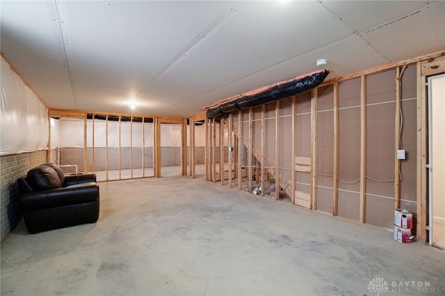 5166 Windbrooke Drive, Tipp City, OH 45371