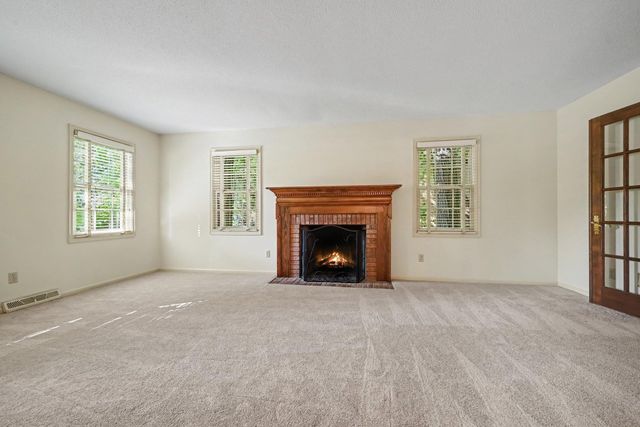 16920 5th Avenue N, Plymouth, MN 55447
