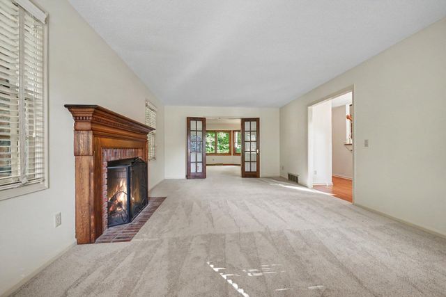 16920 5th Avenue N, Plymouth, MN 55447