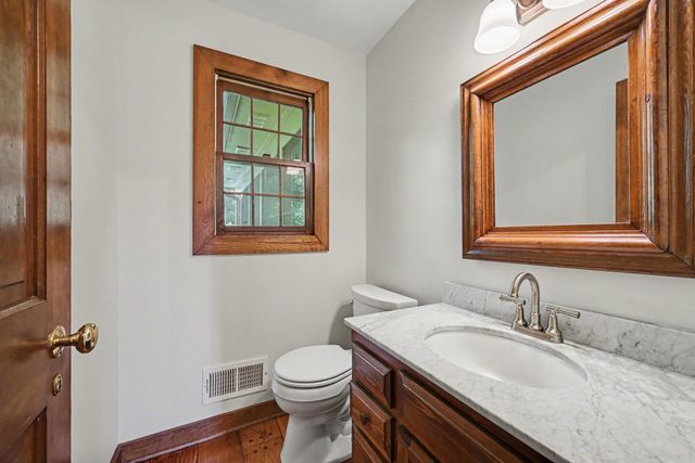 16920 5th Avenue N, Plymouth, MN 55447