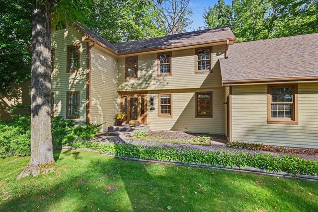 16920 5th Avenue N, Plymouth, MN 55447