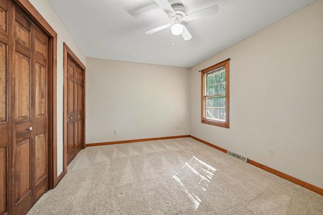 16920 5th Avenue N, Plymouth, MN 55447