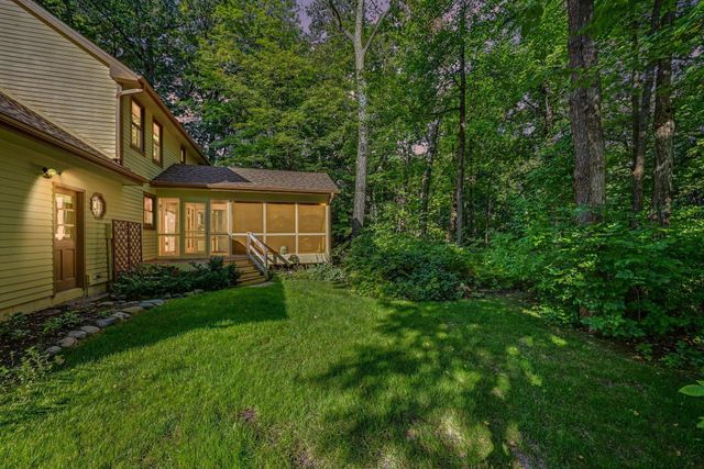 16920 5th Avenue N, Plymouth, MN 55447