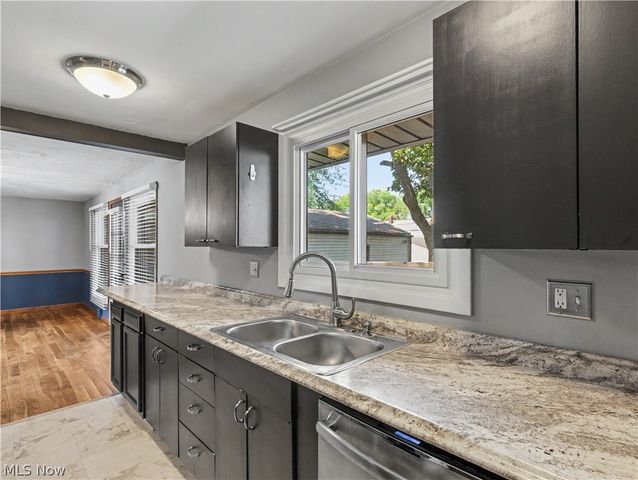 1515 Collinwood Circle, Cuyahoga Falls, OH 44221