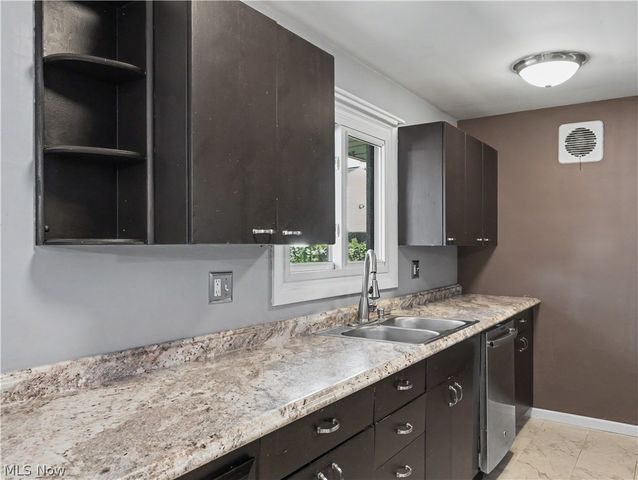 1515 Collinwood Circle, Cuyahoga Falls, OH 44221