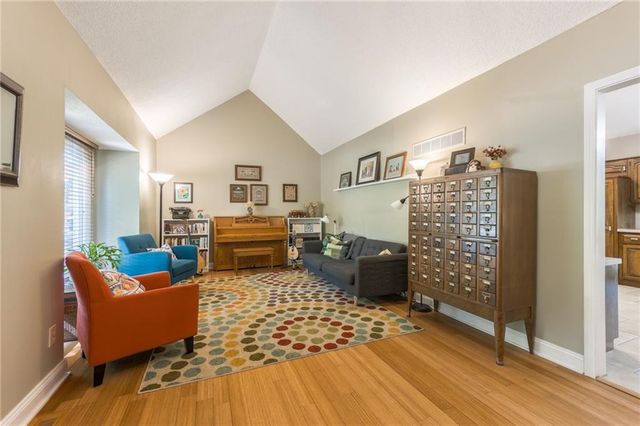 5909 N Norton Avenue, Gladstone, MO 64119