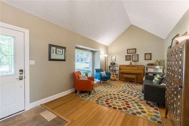 5909 N Norton Avenue, Gladstone, MO 64119