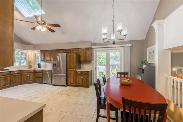 5909 N Norton Avenue, Gladstone, MO 64119