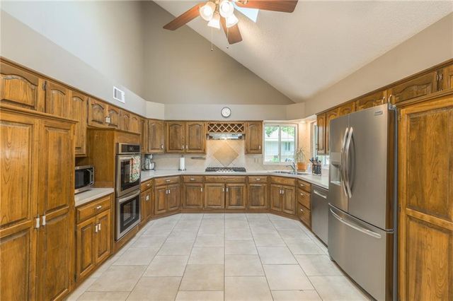 5909 N Norton Avenue, Gladstone, MO 64119
